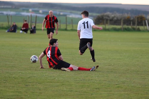 Daniel Evans skips past Ned Davies